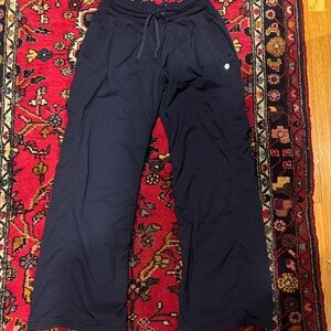 women's navy blue Lululemon jogger pants in excellent condition. Size 10.